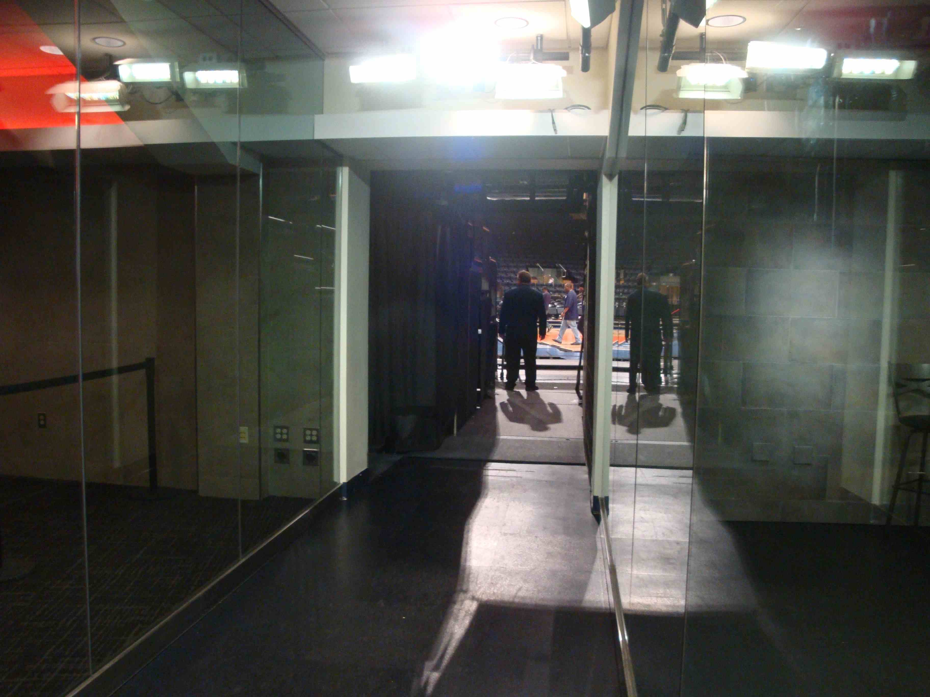 AC - TO THE GAME FROM DRESSING ROOM TO MADISON SQUARE GARDEN ARENA 288KB-PHOTO BY SUZANNE JOE KAI