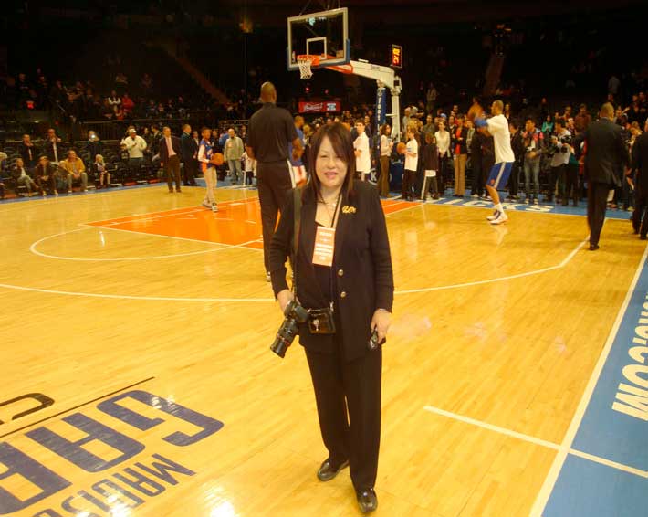 AC-SUZANNE-JOE-KAI-AT-PRE-GAME-PRACTICE-100KB-3-11-12
